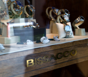Bissacco Gioielli - Il negozio situato sotto agli eleganti portici di Corso XXIX Aprile a Castelfranco Veneto