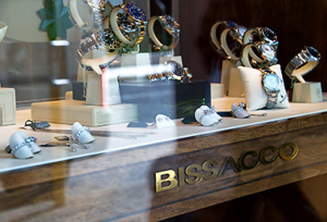 Bissacco Gioielli - Il negozio situato sotto agli eleganti portici di Corso XXIX Aprile a Castelfranco Veneto
